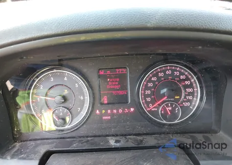 2021 Ram 1500 Classic Ssv 4X4 5'7 Box z USA, uszkodzony, nr VIN 1C6RR7XT3MS555788